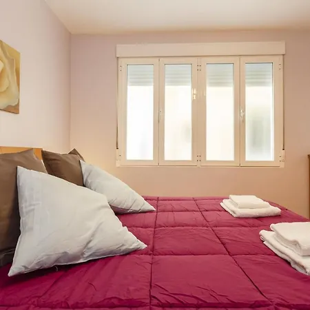 Apartamento Con Patio En Centro Cádiz